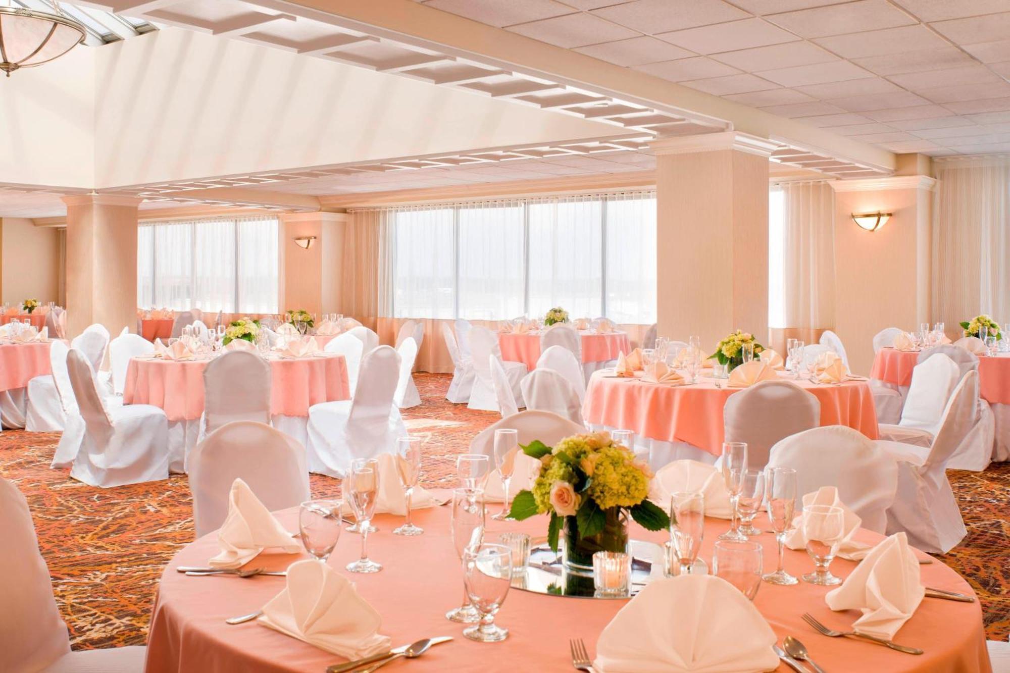 וינזדור לוקס Sheraton Hartford Hotel At Bradley Airport מראה חיצוני תמונה