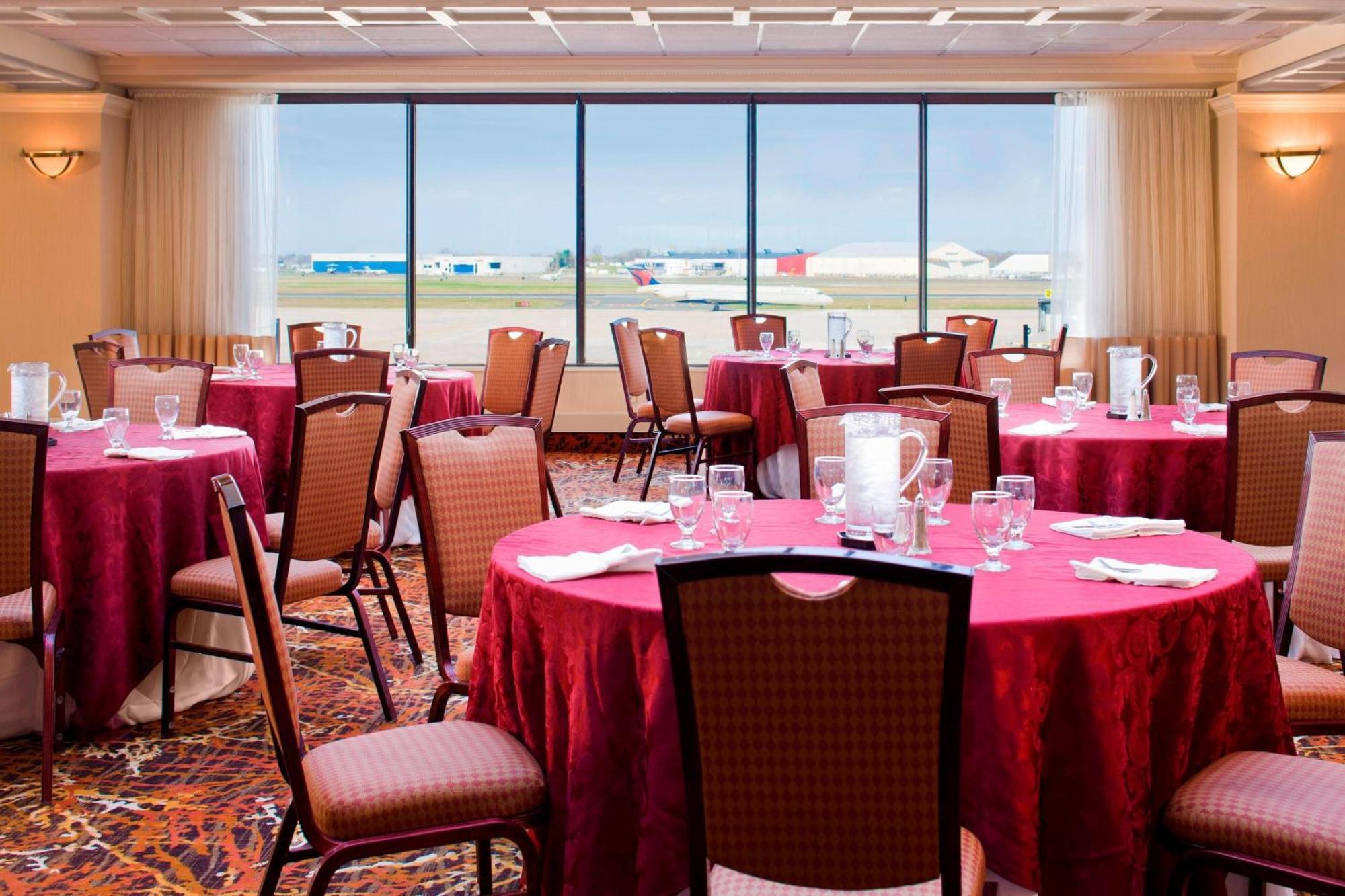 וינזדור לוקס Sheraton Hartford Hotel At Bradley Airport מראה חיצוני תמונה